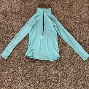 Woman’s Under Armour Long Sleeve shirt